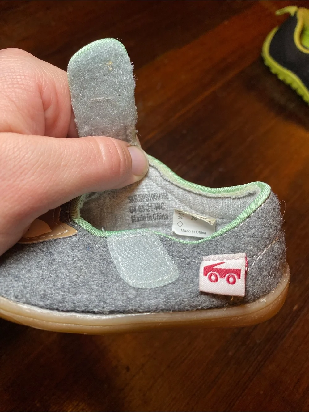 EUC See Kai Run Felted Wool Cruz II Velcro Crib Shoe Grey Fox Slippers